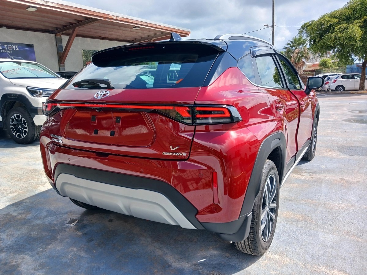 Toyota Urban Cruiser Taisor  V 1.0L Petrol AT Dual Tone - Image 3