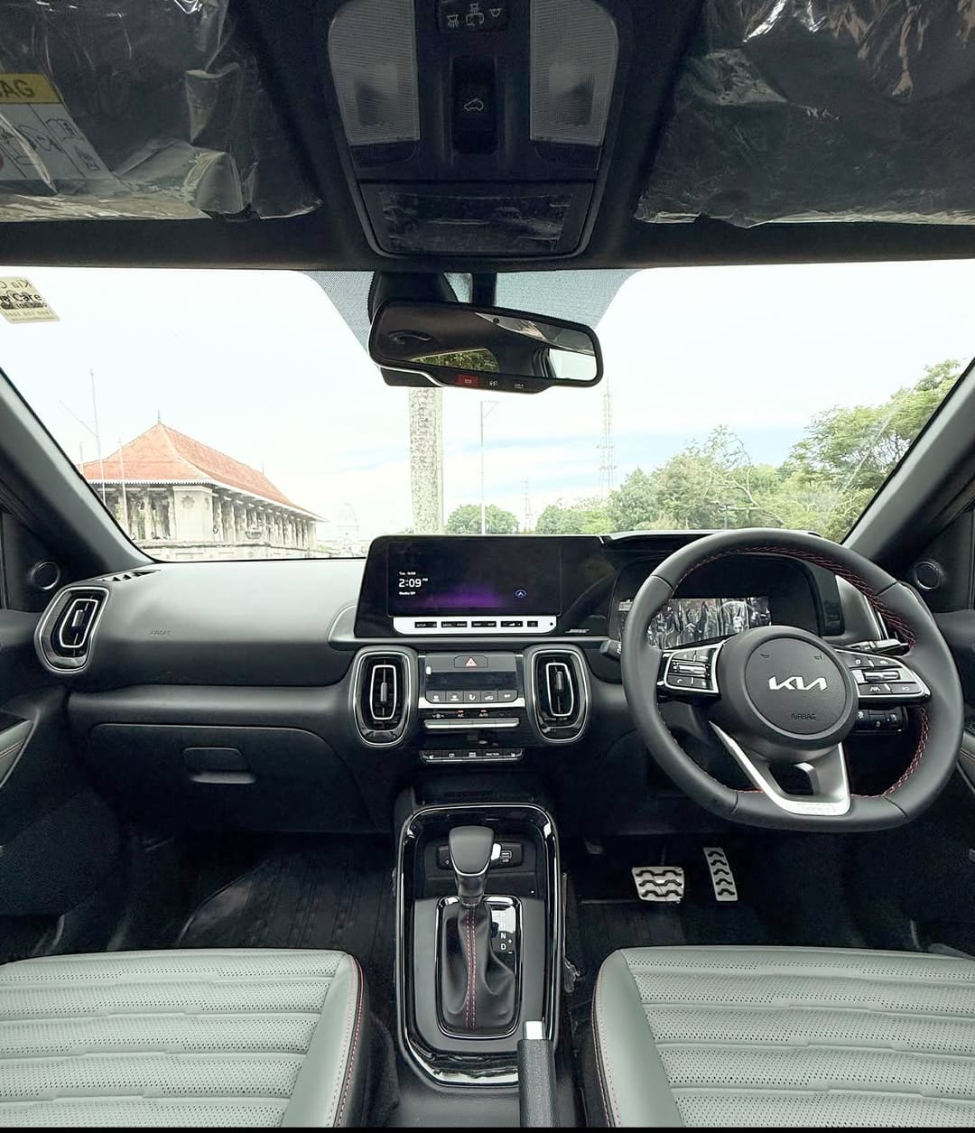 KIA Sonet X-Line 1.0 Turbo Petrol DCT - Image 7